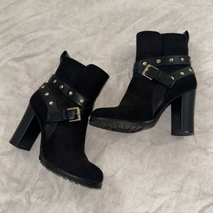 APT.9 black suede biker/stylish heeled ankle boots. Size 7.5